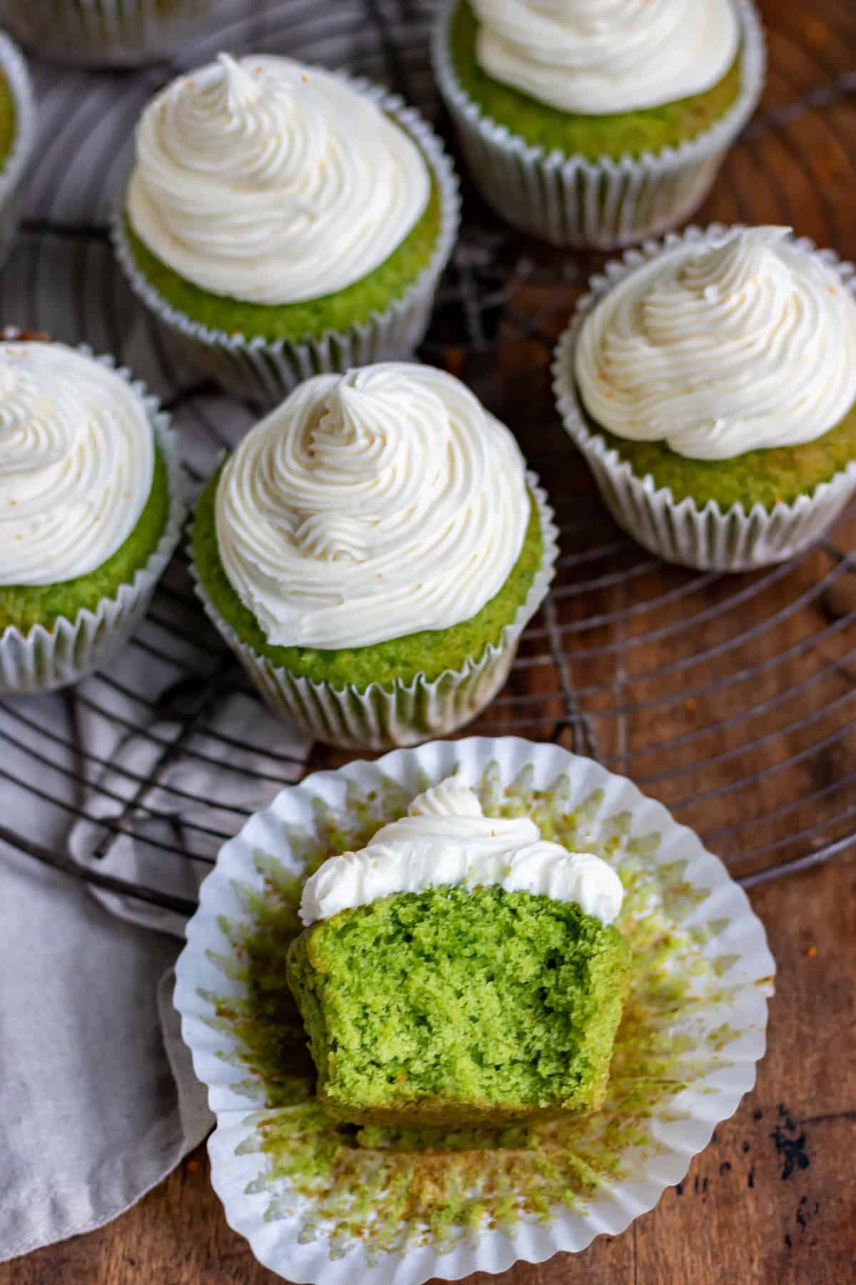 Local Flavours: Coffee Bun + Ondeh Ondeh Cupcakes for Parent & 1 Child (5-12 years old) (#SKYSGN0007) (Copy) - Image 4